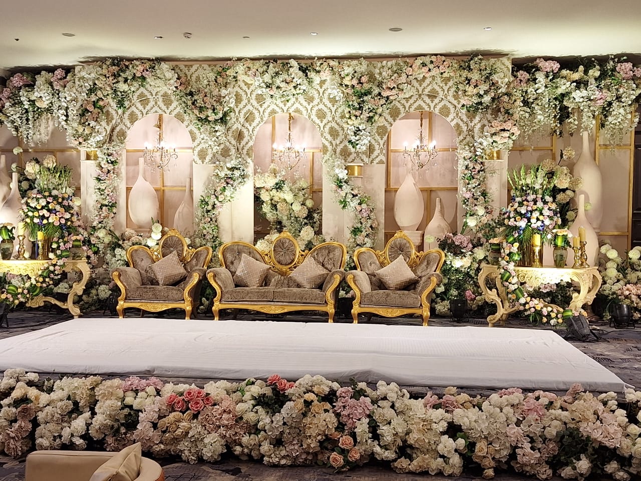 Event Planning Trends in NCR: Choosing the Right Venue for Weddings & Corporate 
